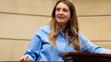 ¿Es con Paloma o nunca avanzamos? Valencia se enfrenta a Abelardo