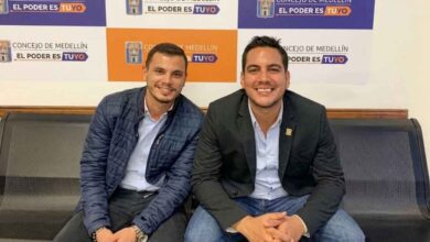 ¿LIDERAZGO O SOLO FOTO POLÍTICA Las preguntas que persiguen a Juan Corrales